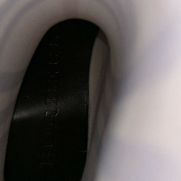 moving sale get it while you can Burberry mid-calf boots.. Worn 1.. PERFECT!! - Picture 5 of 5